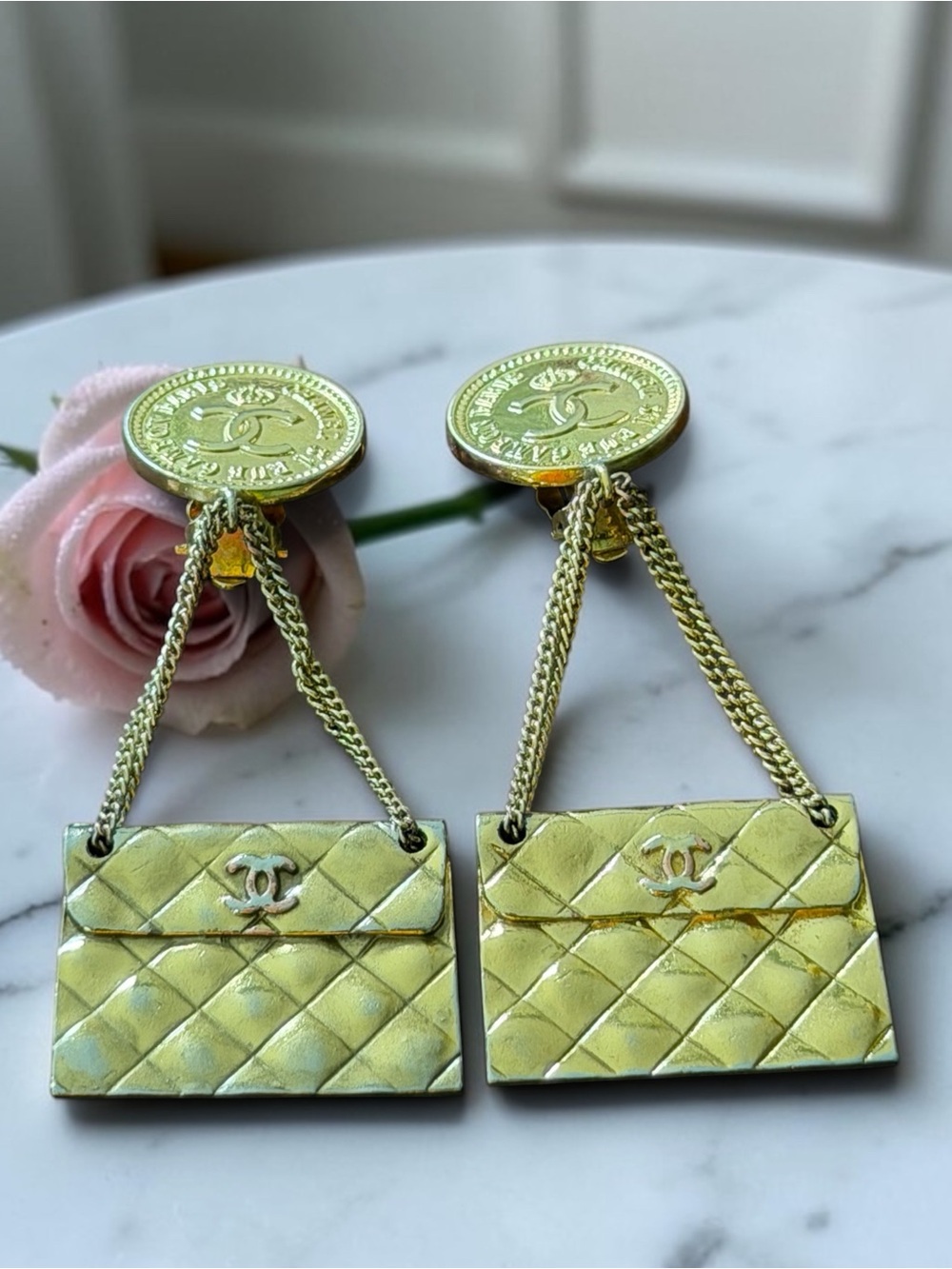 Vintage Chanel Classic Flap Bag Dangle Medallion Clip-On Earrings Gold